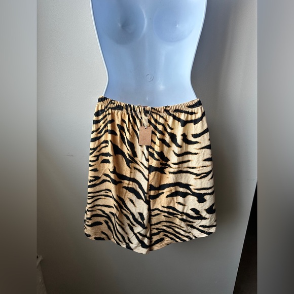 SKIMS Bronze Tiger Print Short Sleeve Pajama Set, Size XL (NWT) - Picture 9 of 9